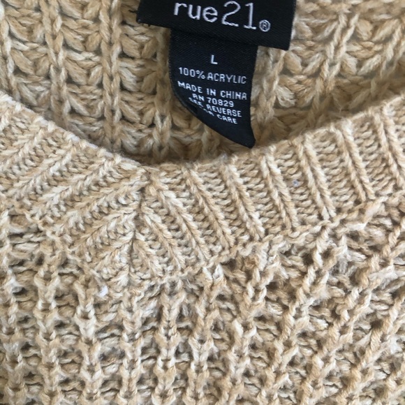 Large tan Rue 21 women sweater - Picture 3 of 3